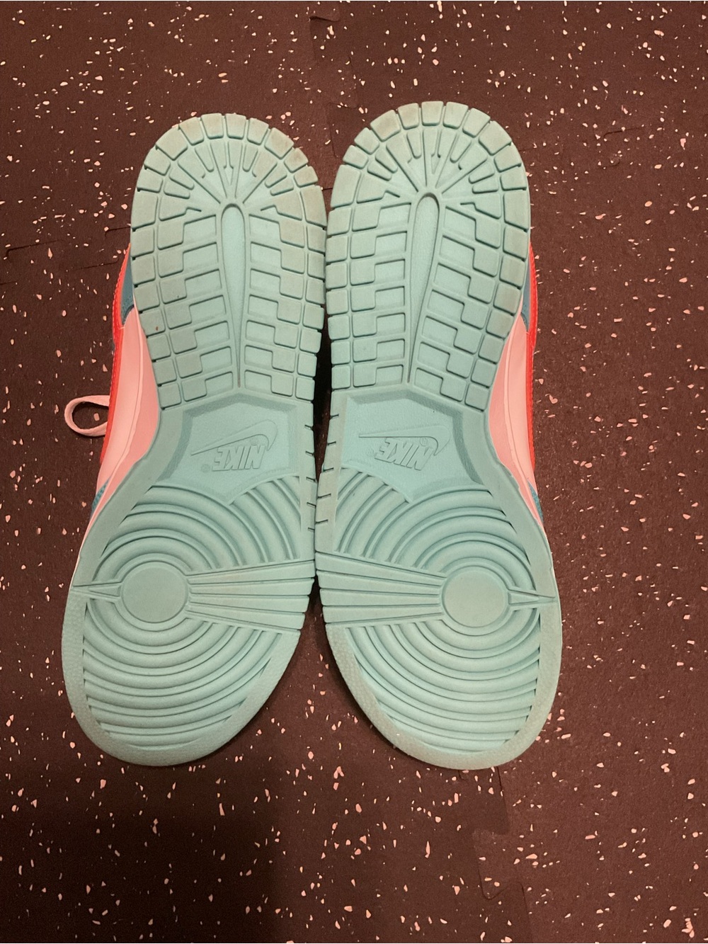 Nike Men’s Low-Top Sneakers in White, Teal & Orange - Picture 5 of 6